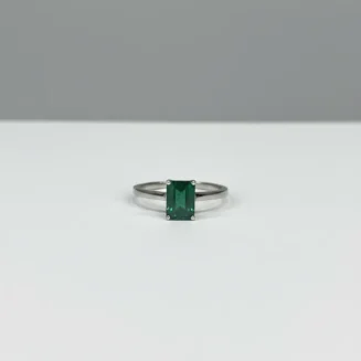 Minimalist Emerald Green Rectangular Solitaire Ring – Modern Silver Jewelry